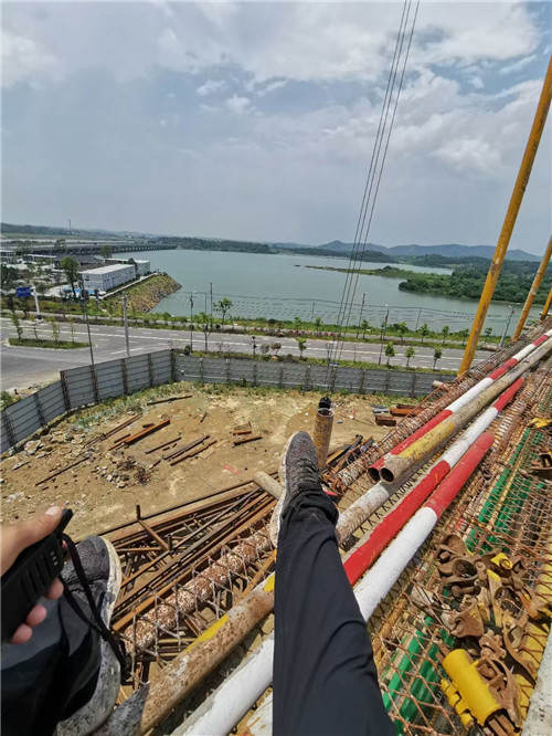 昆明市作业中发生设备损坏或人员意外，责任怎么划分？