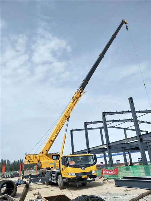 昆明市超高层建筑钢结构吊装案例